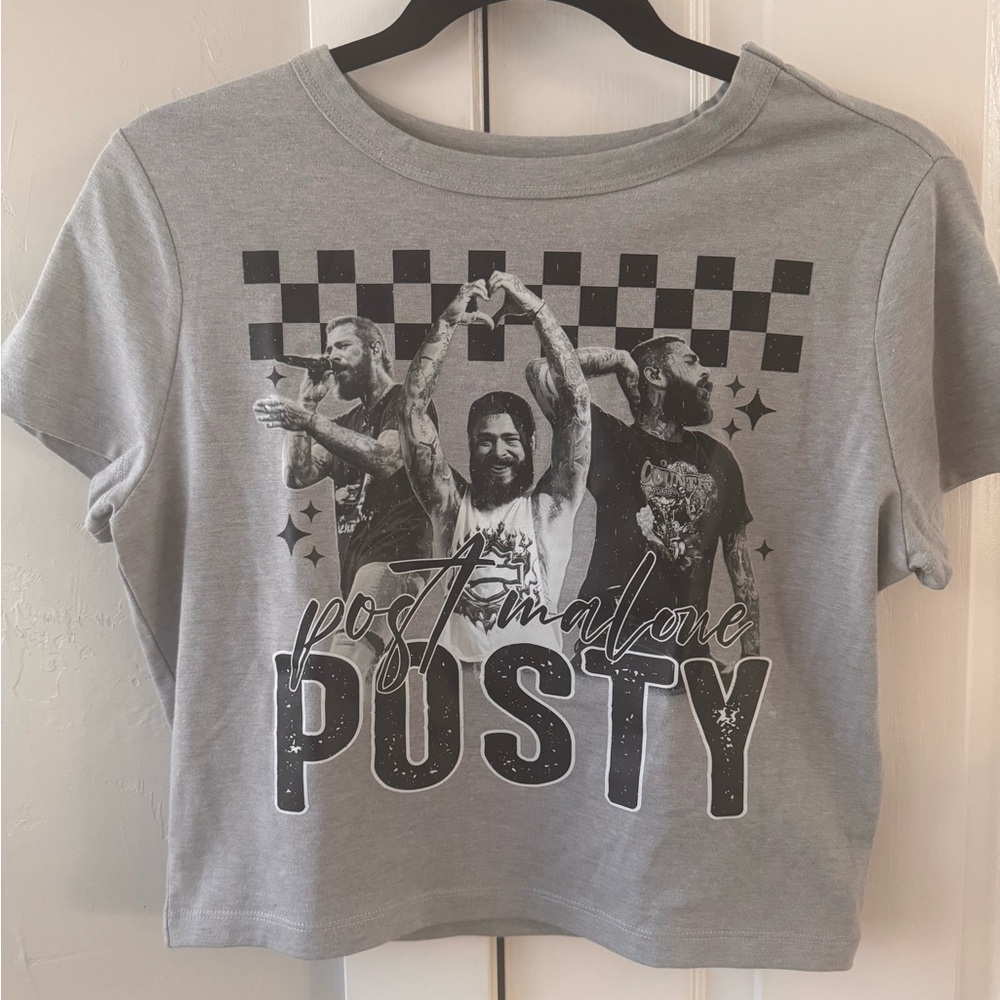 Wild Fable Light Gray Posty Graphic Crop Top